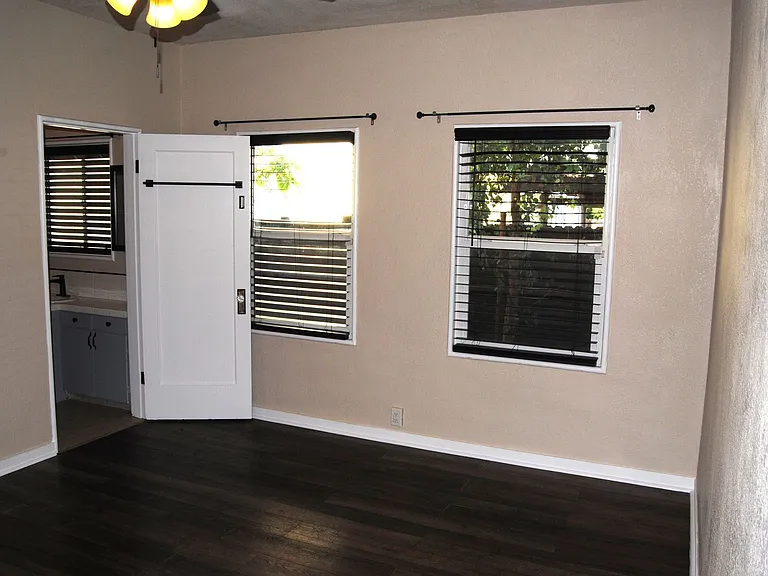 114 Flower St — Photo 12