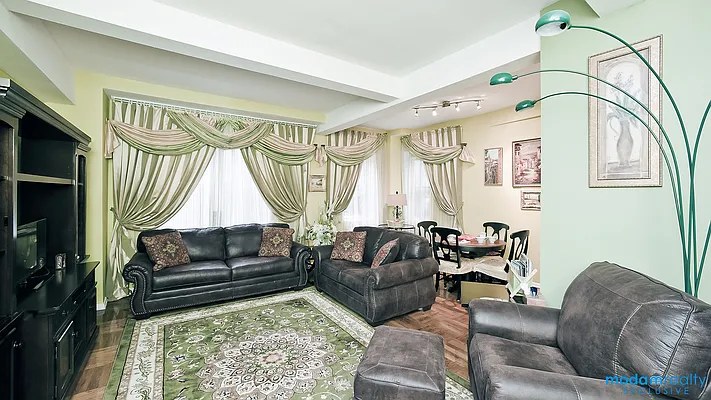 Sold by Moda Realty | media 22
