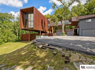 5550 McKinley St, Omaha, NE 68152