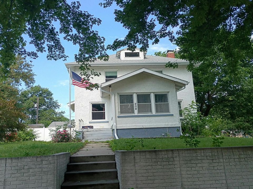 1st image of 208 N 4th St
