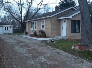 27 Shotwell Ave, White Lake, MI 48386