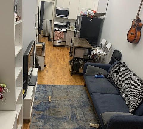 3rd image of 241 Montrose Ave APT 1R