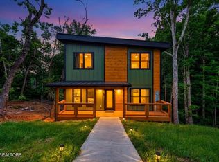 613 Country Oaks Dr, Pigeon Forge, TN 37863