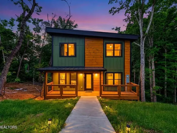 613 Country Oaks Dr, Pigeon Forge, TN 37863