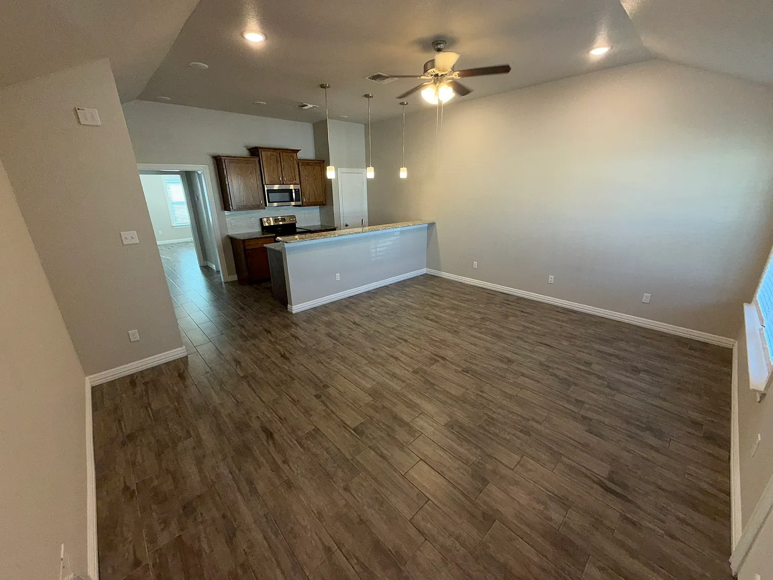 1 bed, 767 sqft, $1,150 — Photo 4
