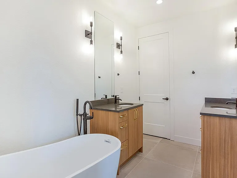 4225 Mariposa St — Photo 18