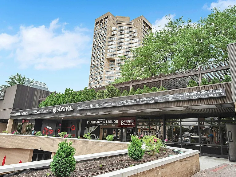 7004 Boulevard East #31D — Photo 23