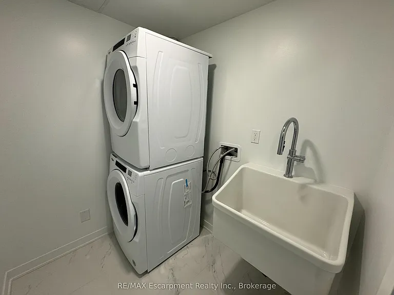 405 Dundas St W #721 — Photo 23