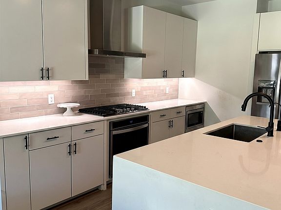 4th image of 2518 Clymer St