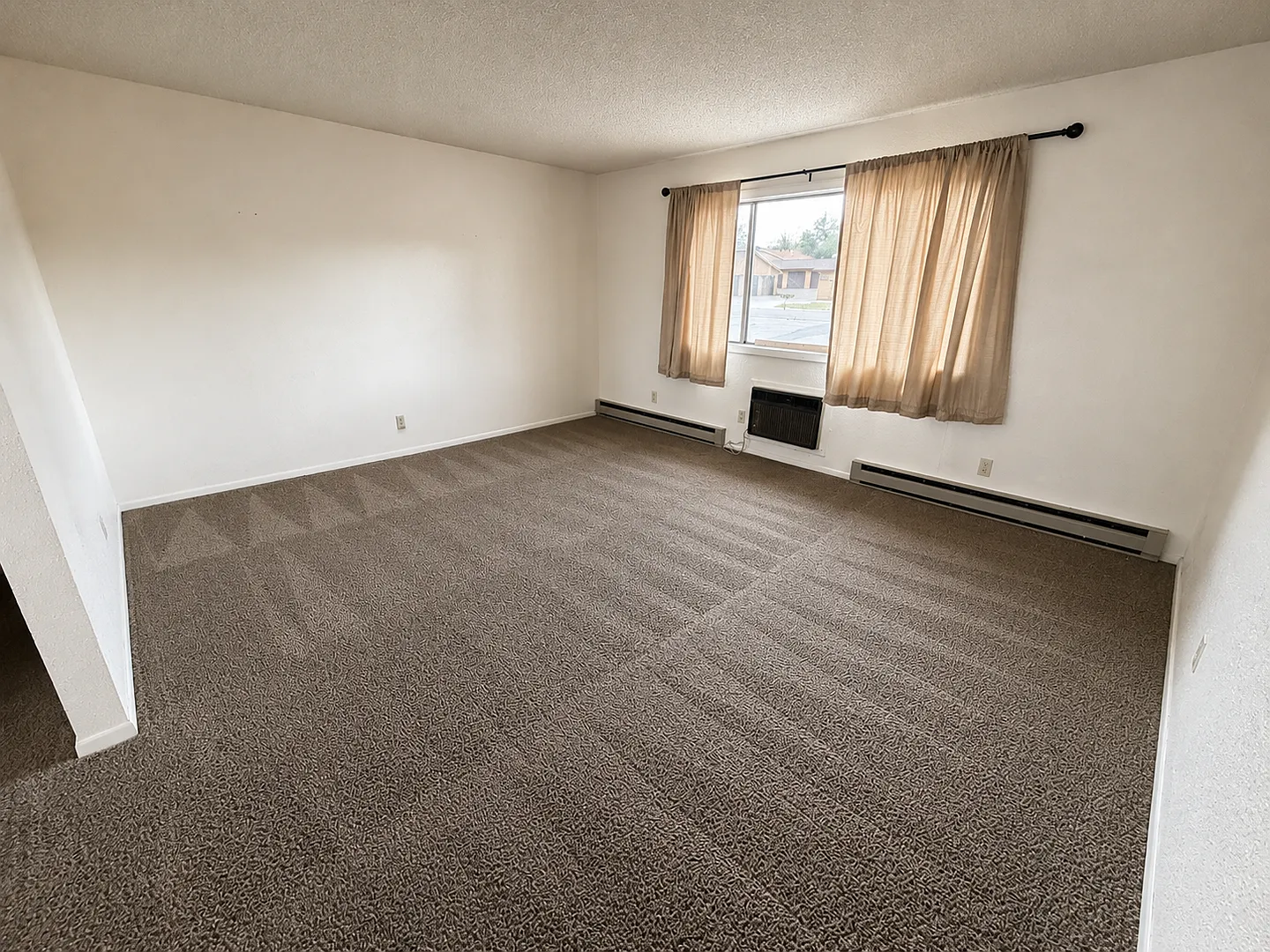 1537 Westchester Square E. — Photo 3