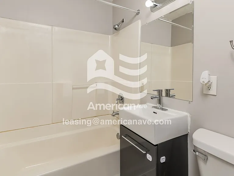1605413_009_wm_-_main_bathroom_13438775.jpg
