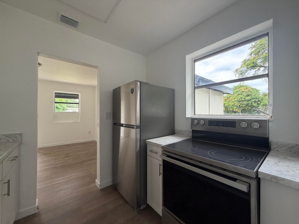 1721 NE 52nd St, photo 4