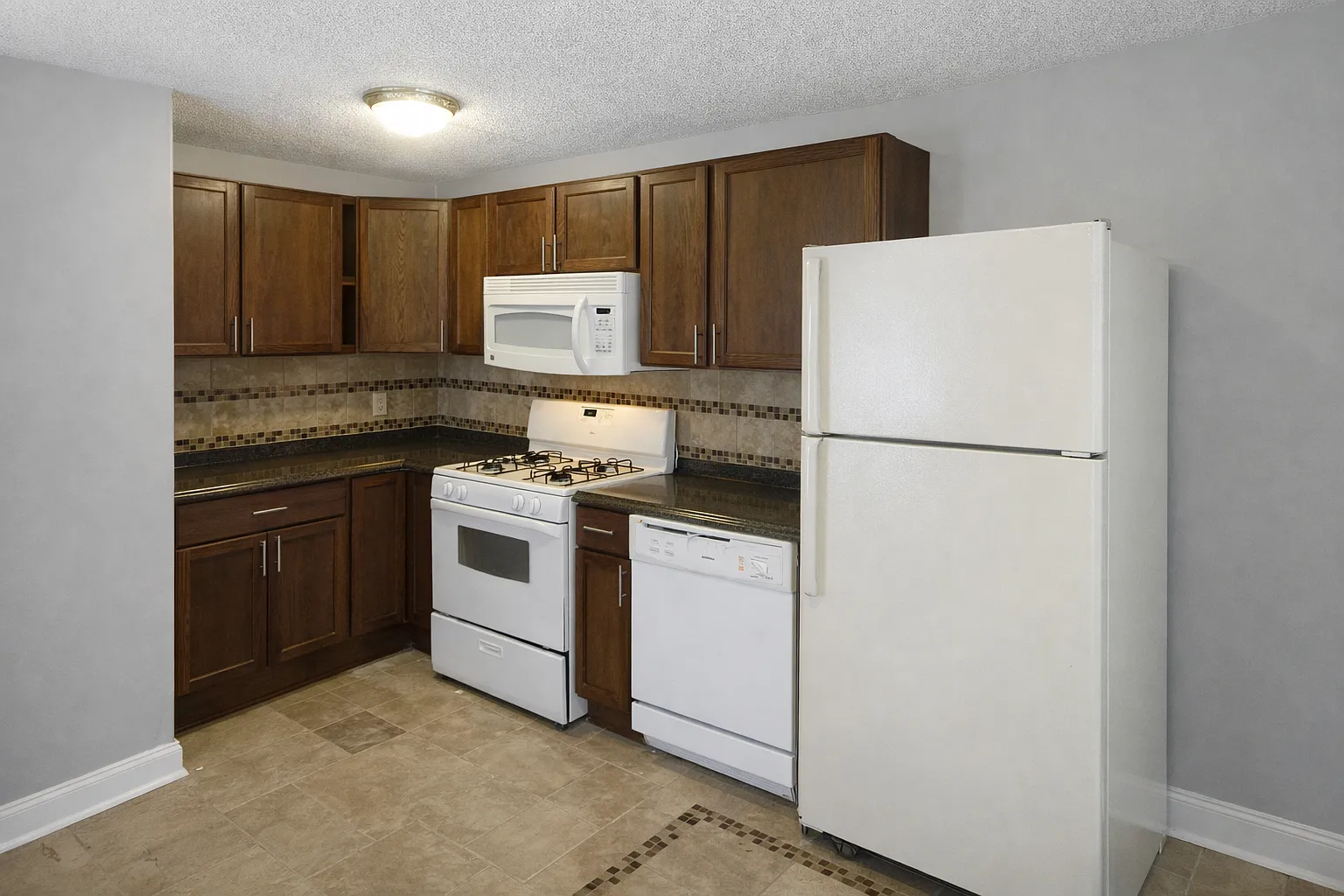 8 bed, $4,500 — Photo 2