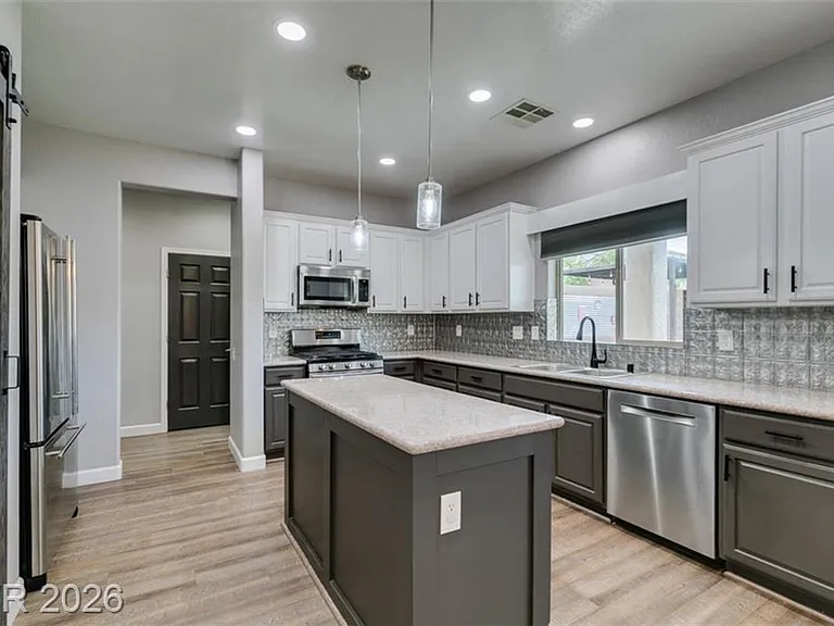 1129 Emanuel St — Photo 24