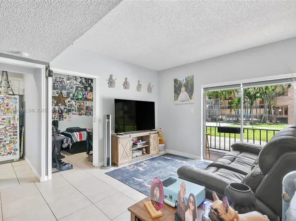 399 NW 72nd Ave APT 104, Miami, FL 33126