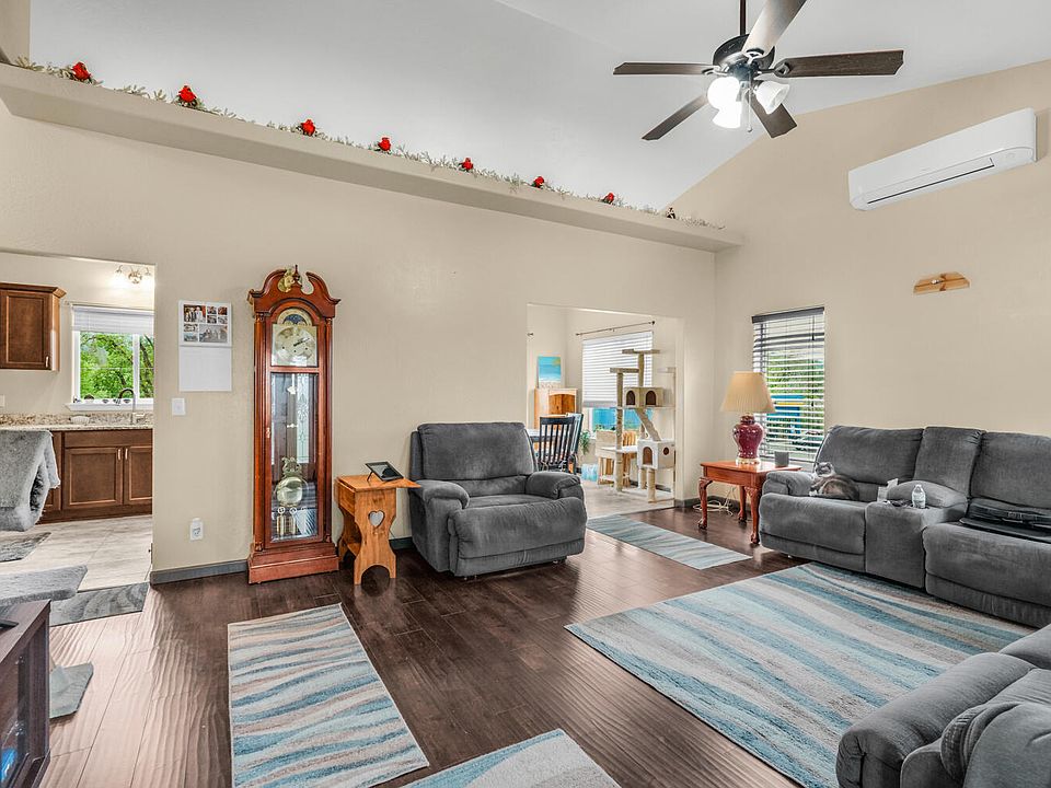 1st image of 120 Linda Ln