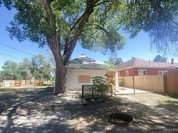 3rd image of 920 W 14th Street