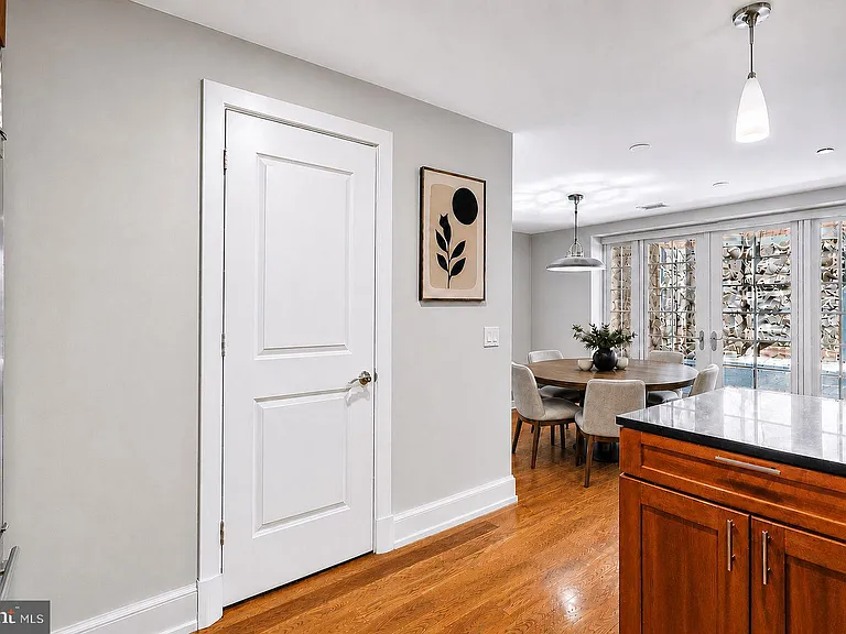 215 I St NE #103 — Photo 6