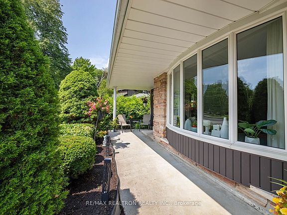 3rd image of 74 Threadneedle Cres
