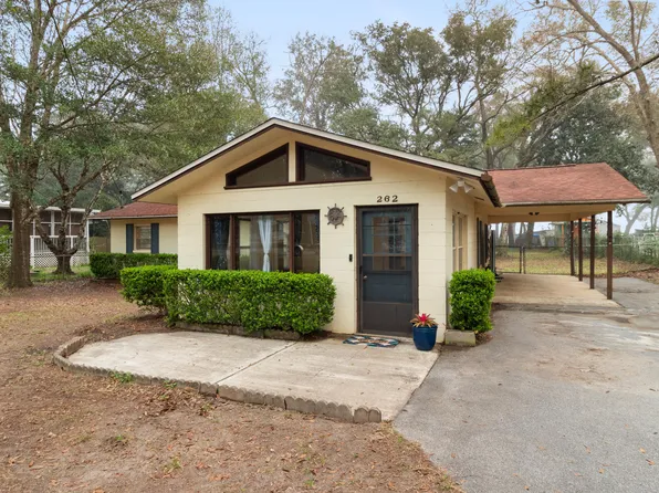 262 Live Oak St, Freeport, FL 32439