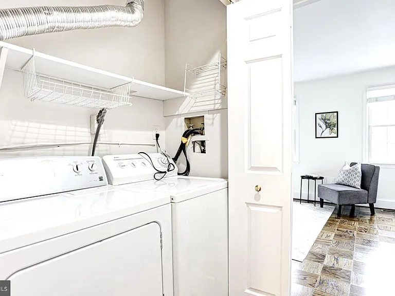 3251 Sutton Pl NW #B — Photo 31