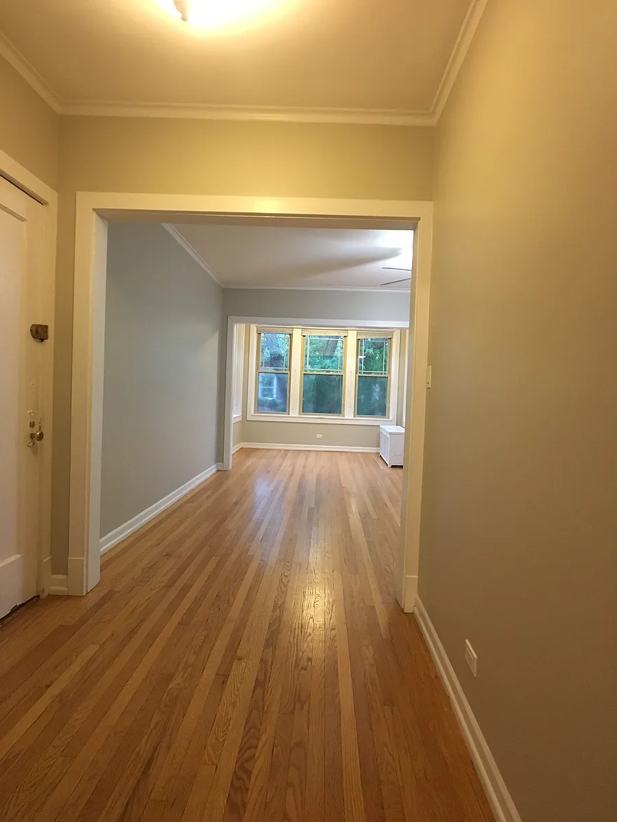 Building Photo - 1461 W Catalpa Ave #2