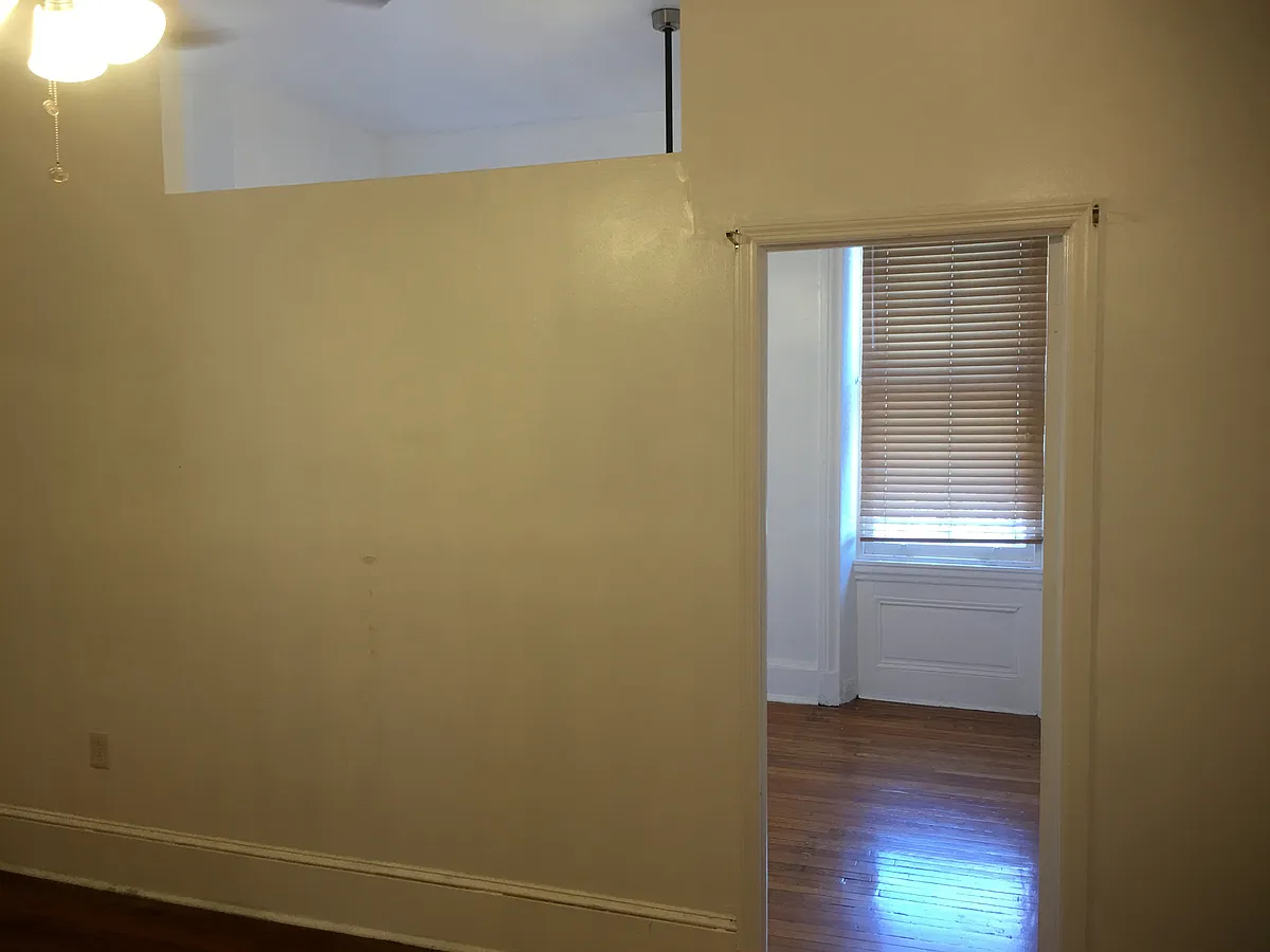 Building Photo - 1306 Pine St #2F