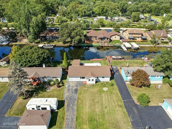 702 Livingston St, McHenry, IL 60050