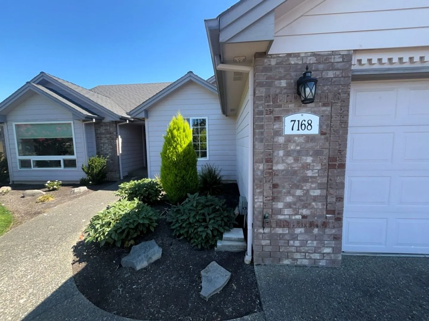 Single Level Three Bedroom Home- Keizer — Photo 1