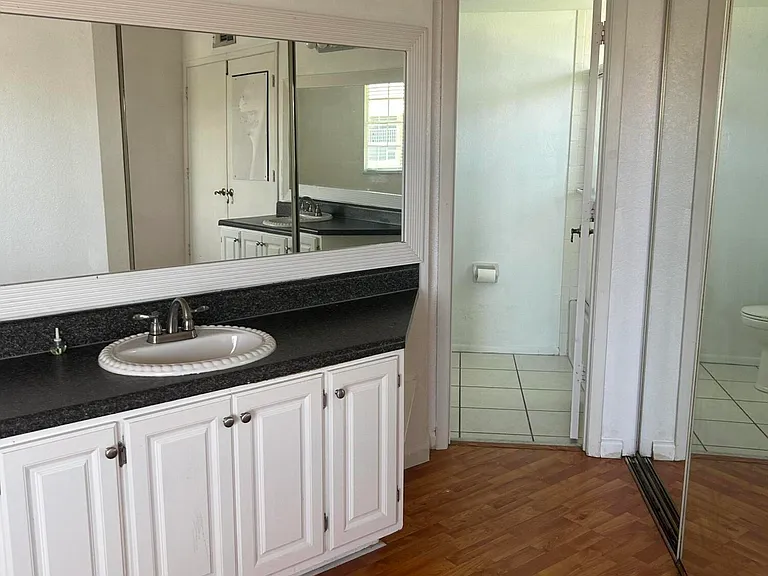 1537 SE Royal Green Cir #E201 — Photo 20