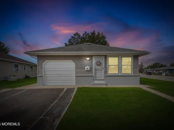 25 Saint Martin Place, Toms River, NJ 08757