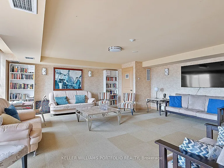 1829 Queen St E #408 — Photo 28