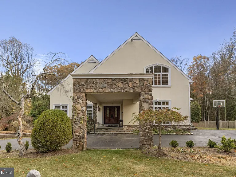244 Mathers Rd — Photo 4