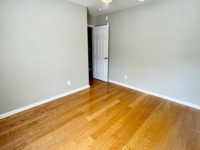 420 Hillsborough Dr — Photo 9
