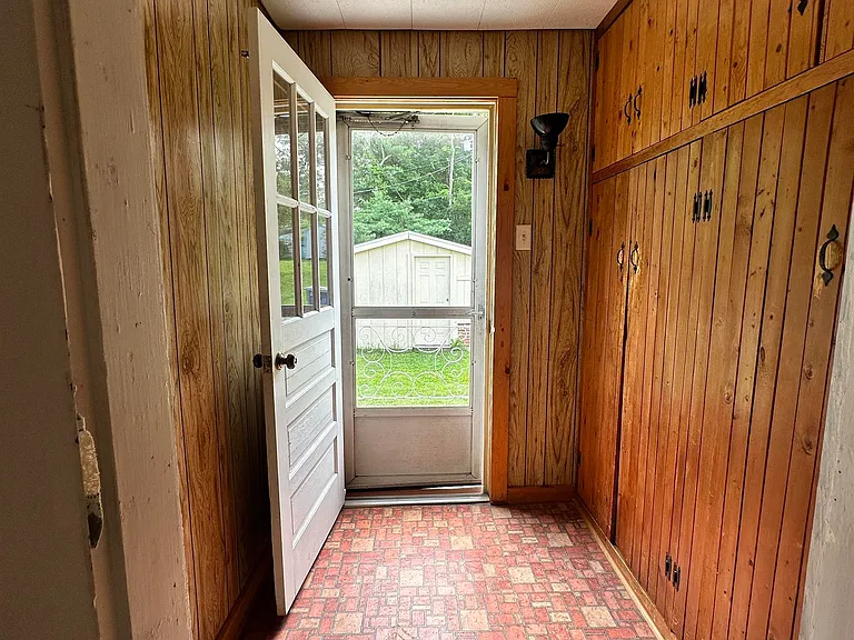 235 S Seminary St — Photo 34