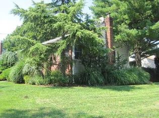 2 Stanley Ct, Huntington, NY 11743