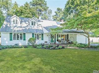 11 Fairfields Ln, Huntington Station, NY 11746