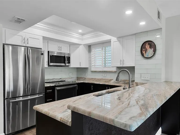 802 Hidden Harbour Dr — Photo 6