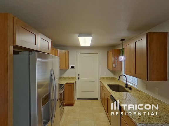 4th image of 3040 SE Travera Dr