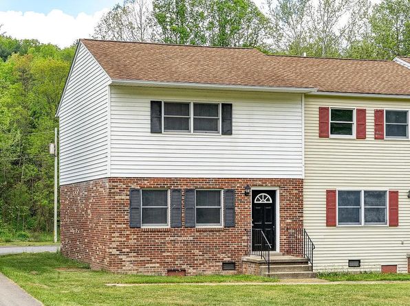 22 Townhouse Ln