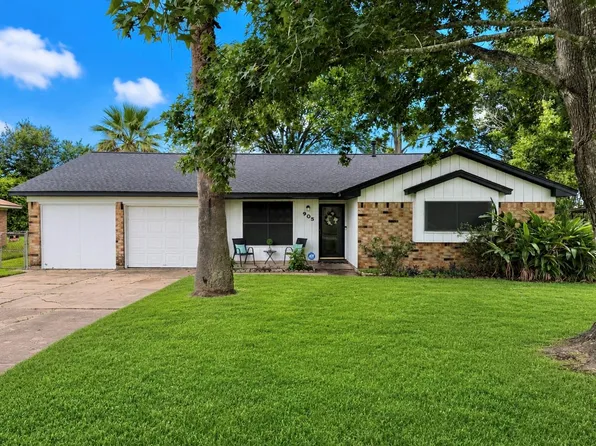 905 Southside Dr, Angleton, TX 77515