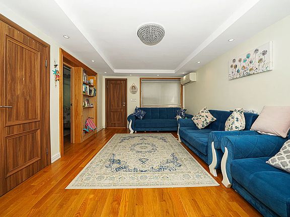 4th image of 38 Corbin Pl