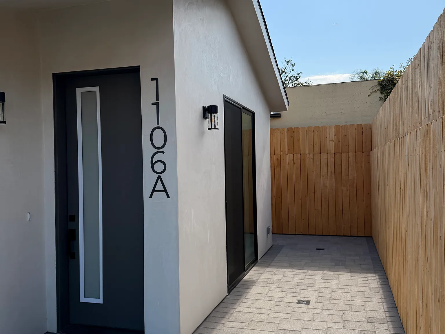 2 bed, 780 sqft, $3,600 — Photo 3