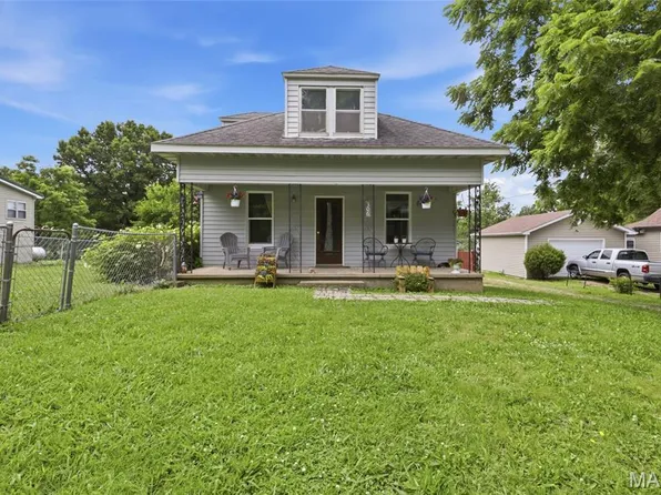 306 W Main St, Iberia, MO 65486