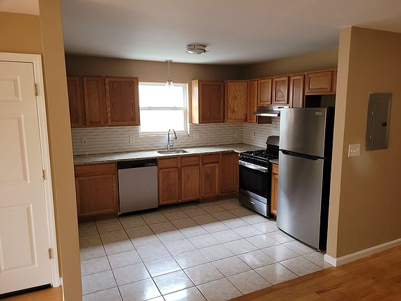 5th image of 420 S 15th St Floor 2