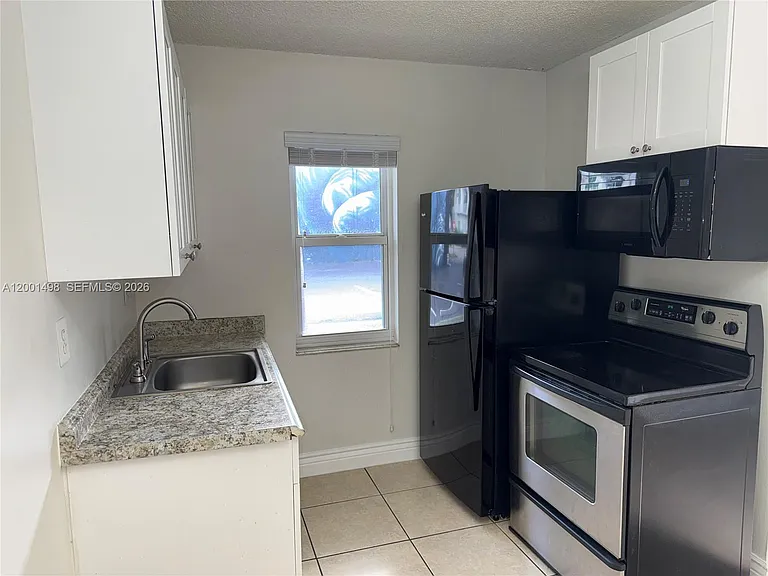 711 NE 2nd Ave #102 — Photo 9