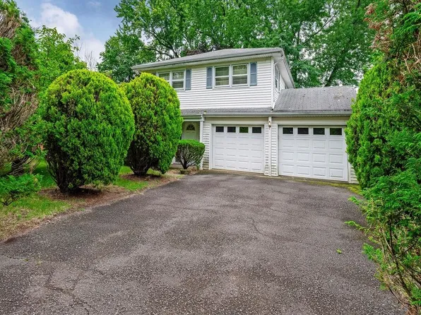 44 Leigh Ter, Glen Rock, NJ 07452