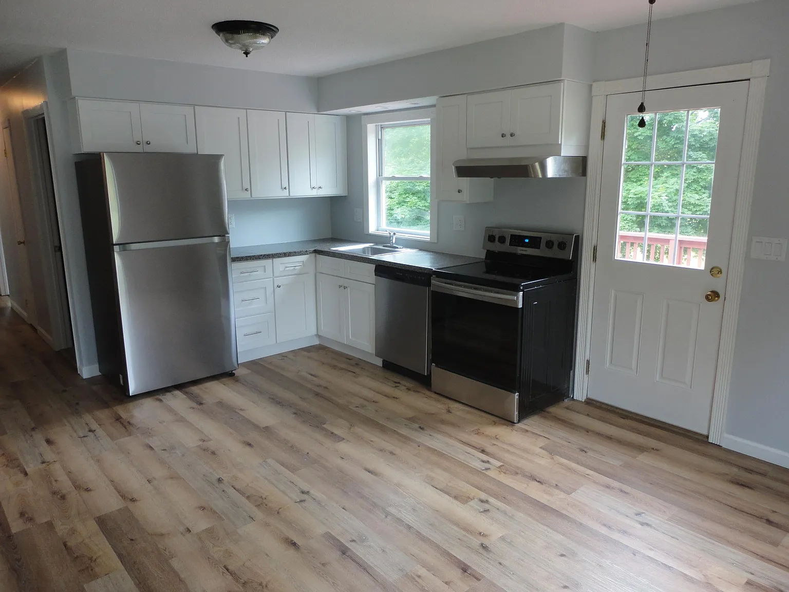 123 Dartmouth Dr — Photo 2
