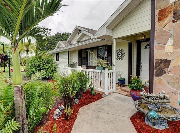3rd image of 2727 NE 4th Pl