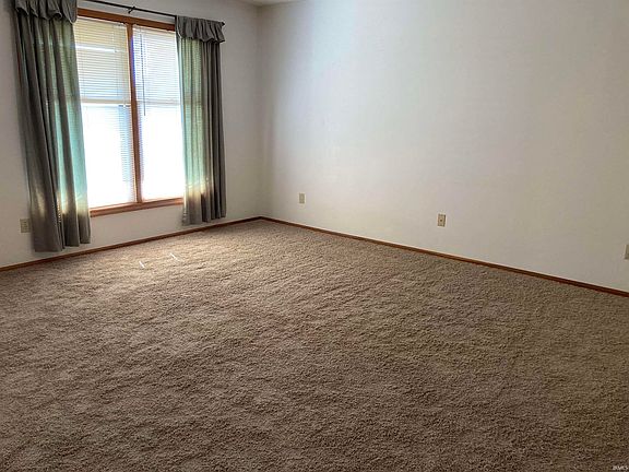 5th image of 606 Greenwood Trl